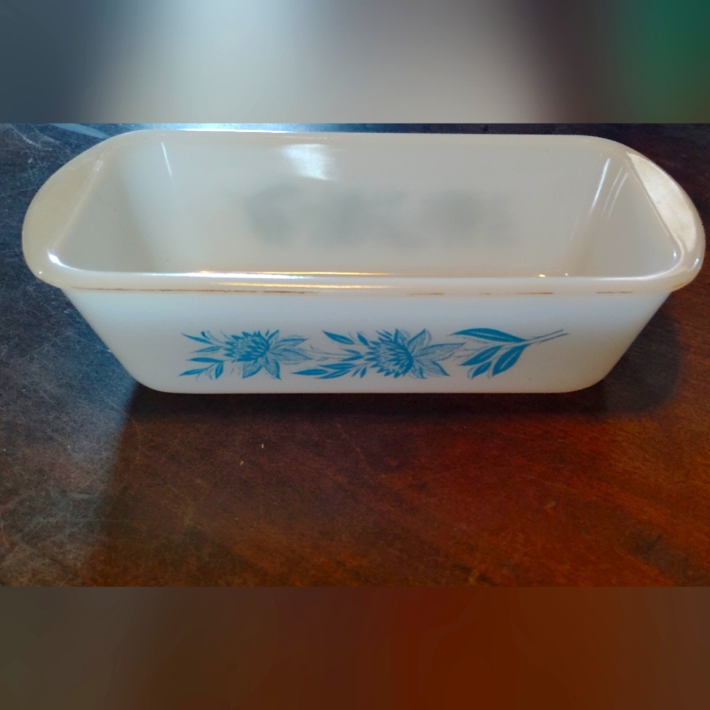 GlassBake Thistle Milk glass Baking Dish